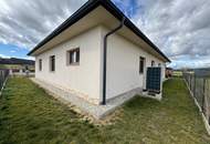 Großzügiges &amp; exklusives Familienhaus auf einer Ebene mit Garten und Nebengebäude