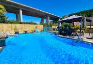 KAPITALANLAGE in PRESSBAUM: Charmantes Haus mit großem Pool