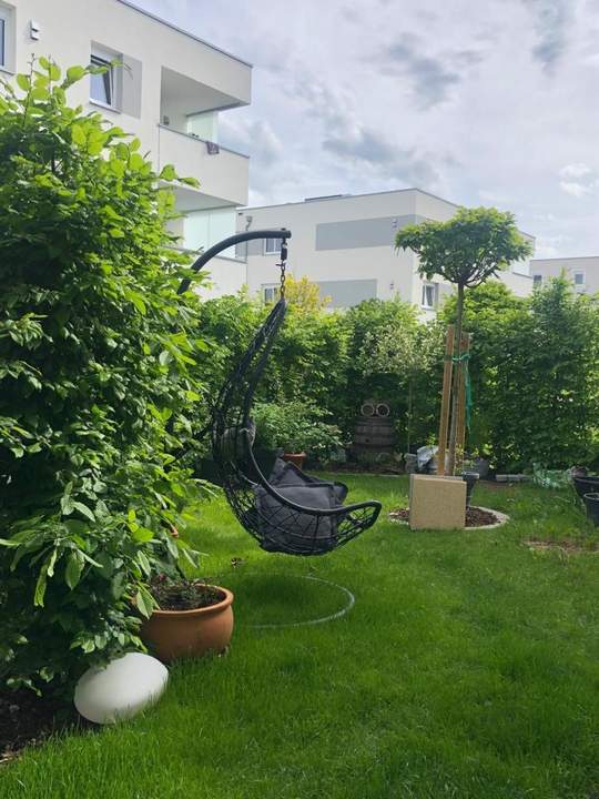 Neuwertige 4 Zimmer Garten Wohnung