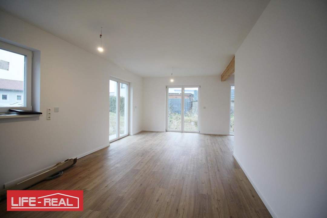 Schlüsselfertiges Neubau-Holzriegelhaus in ruhiger Waldrandlage – Großzügiges Grundstück inklusive