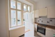Wohnen mit Stil – Altbauklassiker mit Balkon in Toplage