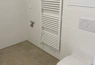 Moderne 2-Zimmer-Dachgeschosswohnung mit Komplettküche, Balkon und Kellerabteil / ALF52 3-15
