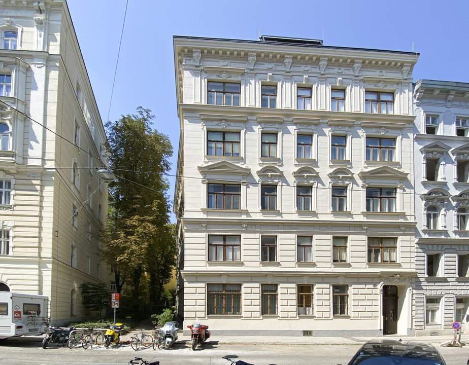 Renovierungsbedürftige Alteigentumswohnung Nähe Volksoper