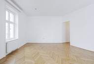 Familienfreundliche 5-Zimmer-ALTBAUWOHNUNG mit kleinem BALKON