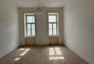 sanierungsbedürftige Charmante 2-Zimmer-Altbauwohnung mit Potenzial in zentraler Ruhelage