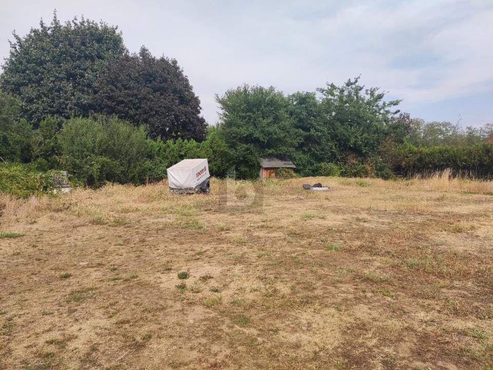 SONNIGES BAUGRUNDSTÜCK IN GÄNSERNDORF ? TOP-LAGE MIT GESICHERTER ZUFAHRT &amp; AUFSCHLIEßUNG