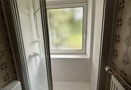 WOHNGENUSS PUR: praktisch geschnittene 2-Raum Wohnung in ruhiger und zentrumsnaher Lage! Preiswert mit heller Raumaufteilung, ebenerdiger Dusche und hochwertigem Zustand!