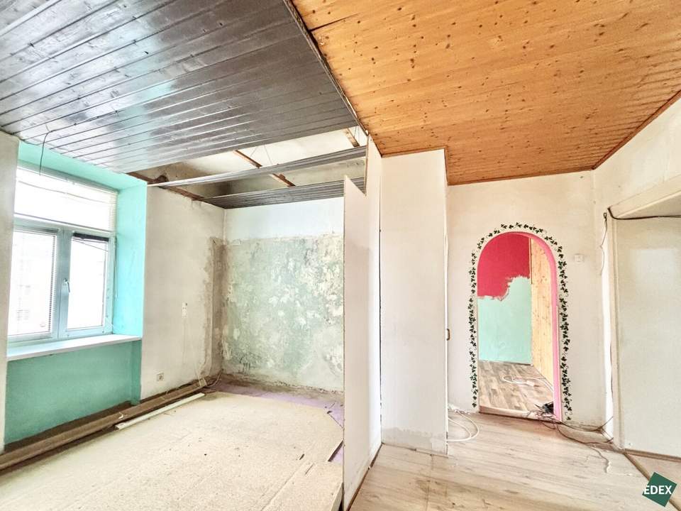 Sanierungsbedürftige 1,5-Zimmer-Altbauwohnung in guter Lage in Meidling