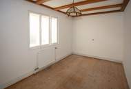 Kleines Haus mit Nebengebäude