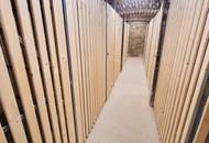 Ein Altbau, der verzaubert! Umfangreich und hochwertig sanierte Wohnschönheit mit großem Balkon und effizienter Erdwärme! Viel Privatsphäre + Viel Raum + Viel Grün!
