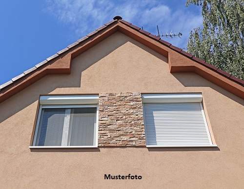 Charmantes Einfamilienhaus mit Terrasse, Balkon und Garage