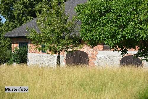 Ehemaliges Landwirtschaftsanwesen mit Vierkanthof – Potenzial für neue Ideen