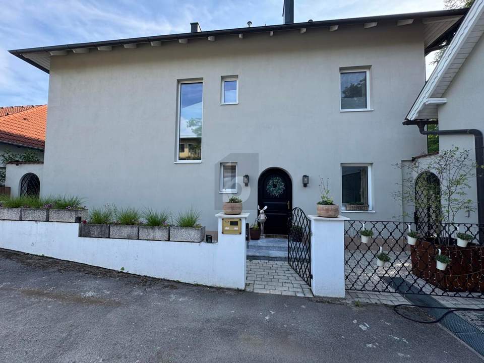 BEFRISTETES EINFAMILIENHAUS IM GRÜNEN MIT BLICK AUF DIE SKYLINE VON WIEN