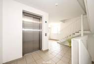 Barrierefreie Eigentumswohnung mit Küche, Terrasse & Parkplatz in zentraler Lage – nähe BMW!