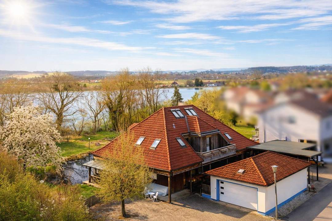 Wohnen am Stausee – Exklusive Villa mit Naturbadeteich