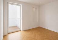 Exklusives Wohnen auf einer ganzen Etage – kernsanierter Stilaltbau mit zwei Balkonen und 6 Zimmer!