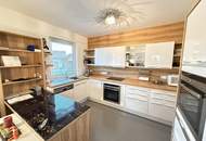 Bungalow mit großzügigem Nebengebäude, Terrasse und nachhaltiger Heiztechnik