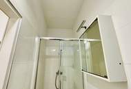 Kleine Altbauwohnung, frisch ausgemalt, neuwertige Küche, ruhig im Hinterhof gelegen, mit guter Raumaufteilung.