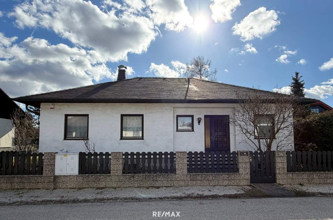 Großzügiger Bungalow mit großem Grundstück und Entwicklungspotenzial in Eggendorf