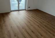 Neu gebautes Haus mit Pool und Doppelgarage