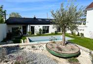 TRAUMHAFTE LIEGENSCHAFT MIT POOL, SEEBLICK UND ÜBERDACHTER BOOTSGARAGE