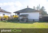 Geräumiger Bungalow und großer Garten mit Party-Hütte