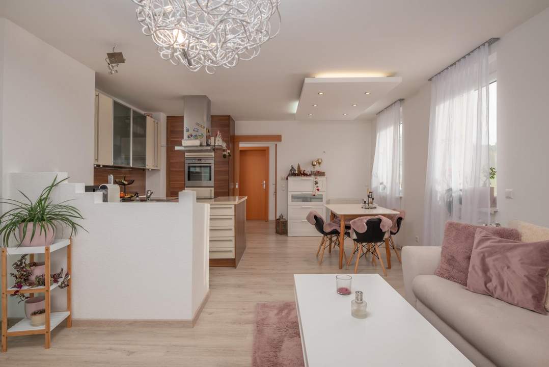 Charmante Dachgeschosswohnung in guter Lage von Weppersdorf