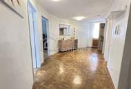 Götzis - Helle Eigentumswohnung im obersten von drei Stockwerken, 3 Zimmer, Loggia mit Glasfront zum Öffnen oder Schließen, 77 m2 + 9 m2 Loggia, Gesamt 86 m2, inkl. 1 TG und 1 Kellerabteil.