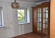 Sanierungsbedürftiges Mehrfamilienhaus mit großem Baugrundstück