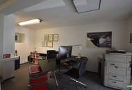 Flexibel gestaltbares Büro mit großen Glasfronten am Donaukanal