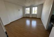 UNBEFRISTET und Nähe Bahnhof - nette 2-Zimmer-Wohnung, separate Küche mit kleinem Essplatz, Gartennutzung