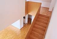 INNSTRASSE, FERNBLICK, unbefristete 97 m2 Dachgeschoß-Maisonette mit Loggia, 2 Zimmer, Komplettküche, Wannenbad, Parketten, gefördert