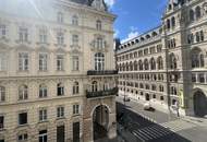 UNBEFRISTET - Repräsentative 9-Zimmer Altbauwohnung mit Balkon und Blick auf das Rathaus – ca. 293 m² in bester Innenstadtlage - auch ideal als Büronutzung