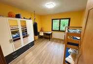 Helles Einfamilienhaus mit großem Grundstück.