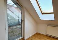 ENTZÜCKENDE MAISONETTE MIT TERRASSE IM KLASSISCHEN ALTBAU