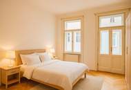 Wohnen mit Stil – Altbauklassiker mit Balkon in Toplage