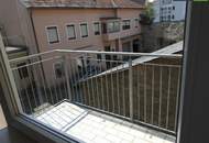 neu sanierte Stadtwohnung mit Balkon