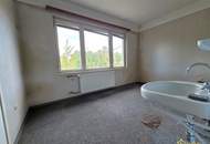 1A-INFRASTRUKTUR! SANIERUNGSBEDÜRFTIGES EINFAMILIENHAUS MIT KELLER UND GARAGE. 271 m² NUTZFLÄCHE. 560m² GRUNDSTÜCK.