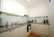 UNI NUR "EINEN SCHRITT" ENTFERNT! Exklusive Stadtwohnung mit neu saniertem Bad!