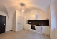 Charmante Innenstadt-Wohnung mit Gewölbedecke | Wohn-Schlafraum &amp; Wohnküche | Hohe Räume | Innenhof