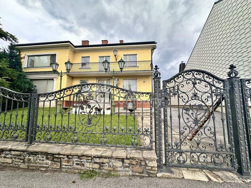 Traumhaftes Einfamilienhaus in Lassee: 9 Zimmer, Garten, Balkon und mehr!