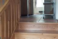 Vermiete Liegenschaft teilbar 1) Haus 157m² 2)Geschäftslokal (Praxis Gastro?, Kaffee? ect) 220m² 3)Lager derzeit mit Hochregalen 250m² 4)Lager- Geschäfts- oder Bürofläche 1.OG 234m² 5)Doppelgarage LKW-tauglich 49,40m² 6)Außenflächen und Parkplätze (Provisionsfrei)