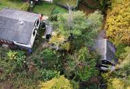 2 stark renovierungsbedürftige Häuser auf einem Grundstück mit schöner Fernsicht zu verkaufen