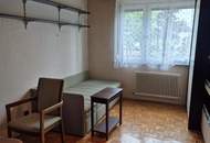 Renovierungsbedürftige 4 Zimmer Wohnung mit Loggia