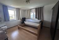 Tolles Zweifamilienhaus mit Einliegerwohnung, sonniger Terrasse, Keller, Doppelgarage und Pool!