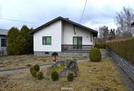 Vorne Garten. Hinten Grün. Innen viel Licht und Wohnqualität.