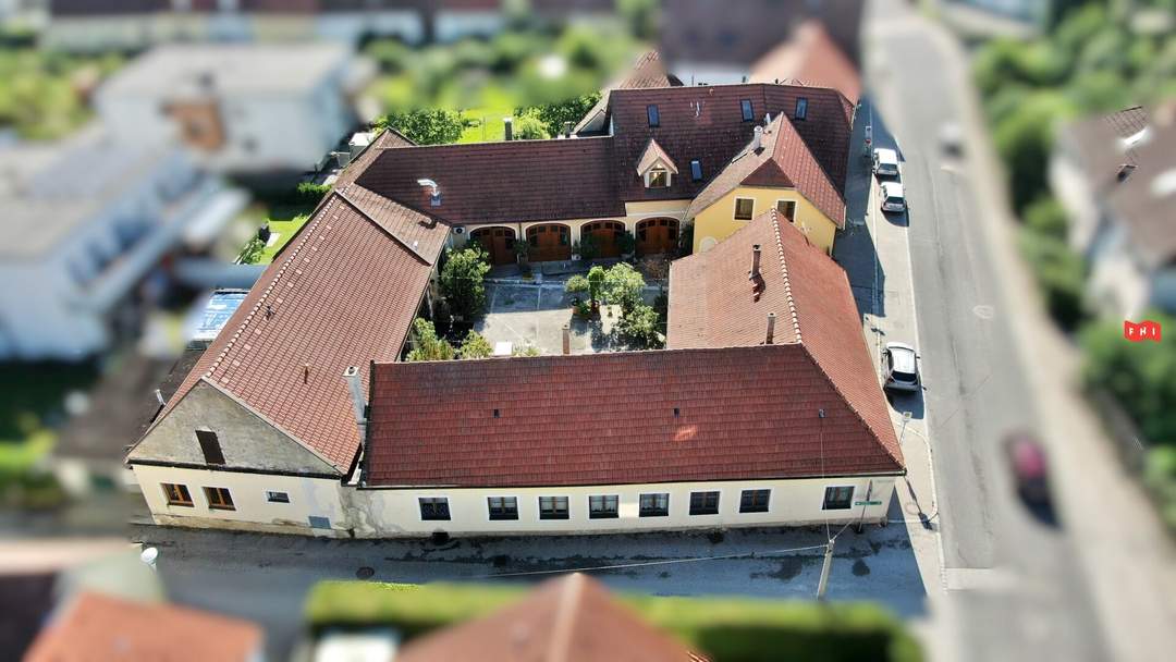 Tradititioneller Vierkanthof mit 2 Wohnhäusern, Heurigenlokal & Hofladen Nähe Stift Göttweig bei Krems
