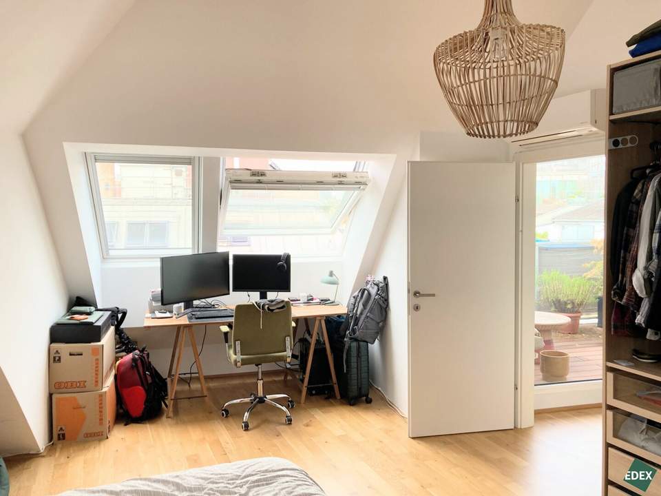 Schöne 2-Zimmer-DG-Wohnung mit Terrasse und Klimaanlage