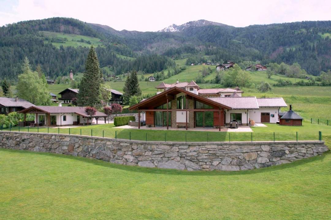 Exklusives Luxus-Anwesen im Landhausstil