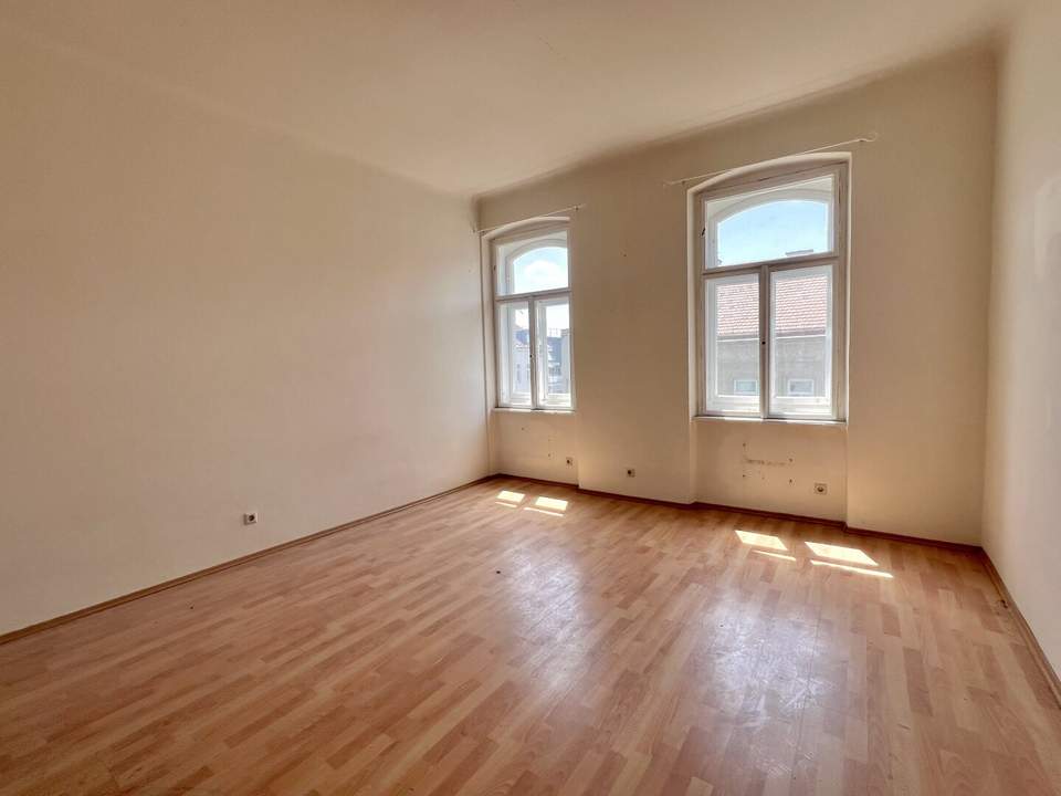 Sonnige Altbau-Garconniere mit tollem Ausblick